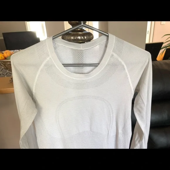 Lululemon, Women’s 6, Swiftly Tech Long Sleeve Crew, GUC - Picture 2 of 16